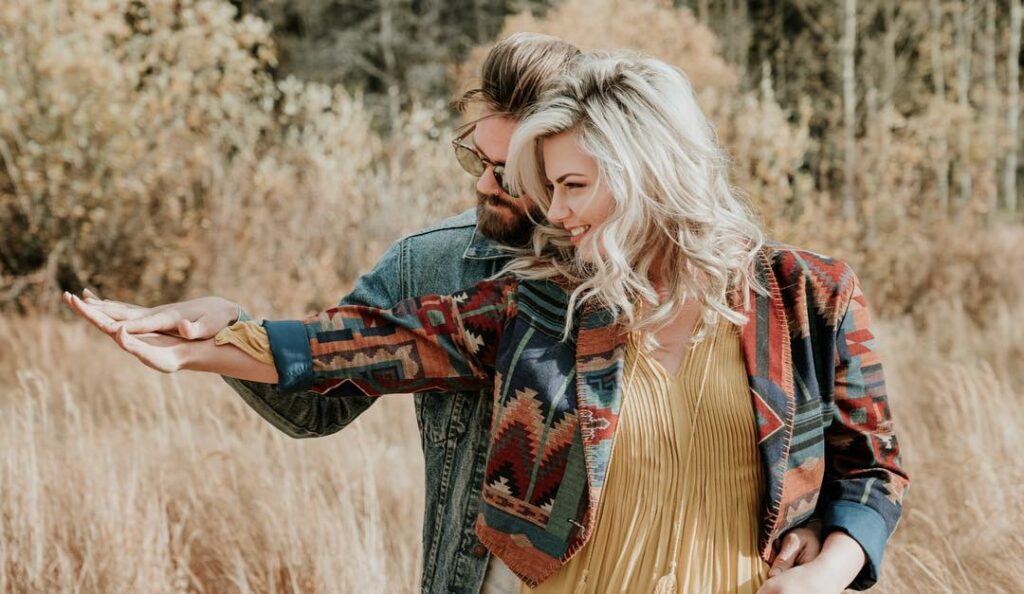 cute pose for fall engagement session