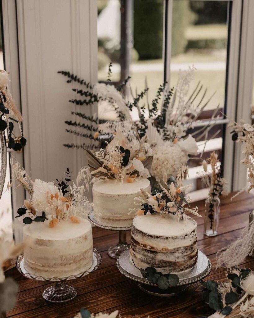 boho wedding cake with dried flowers decorations