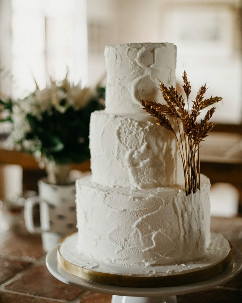 elegant bohemian wedding reception cake ideas
