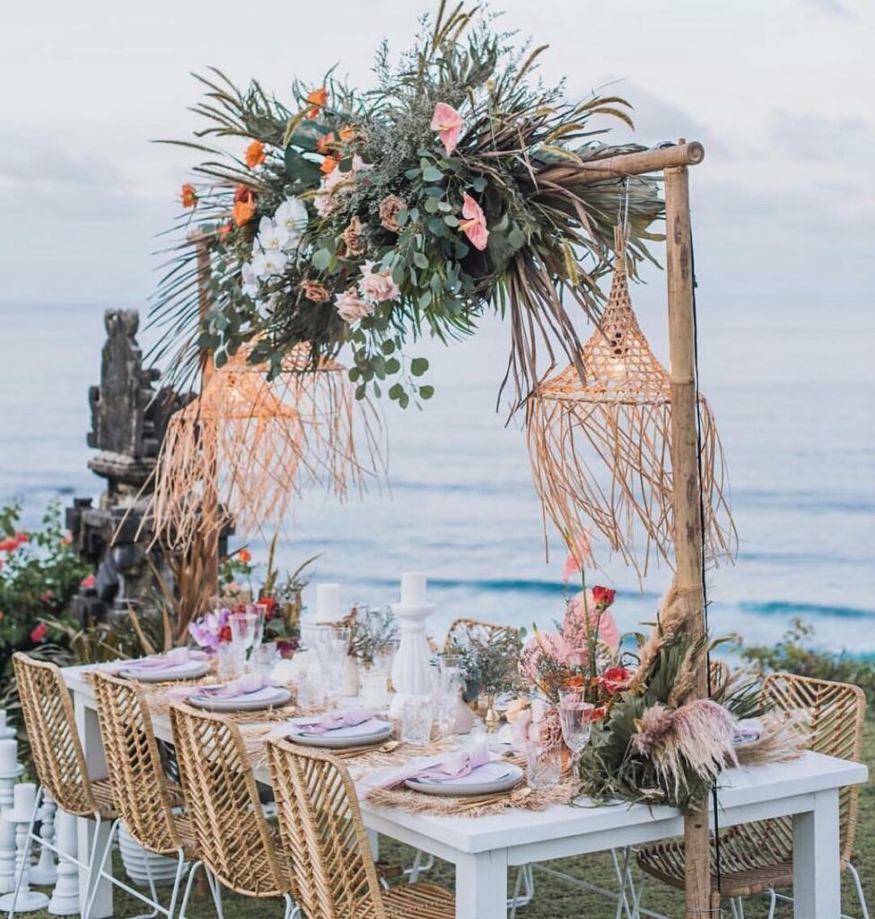 romantic wedding bohemian table décor with blooms