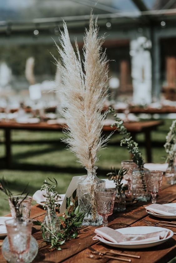 simple and elegant pampas grass wedding centerpiece decorations