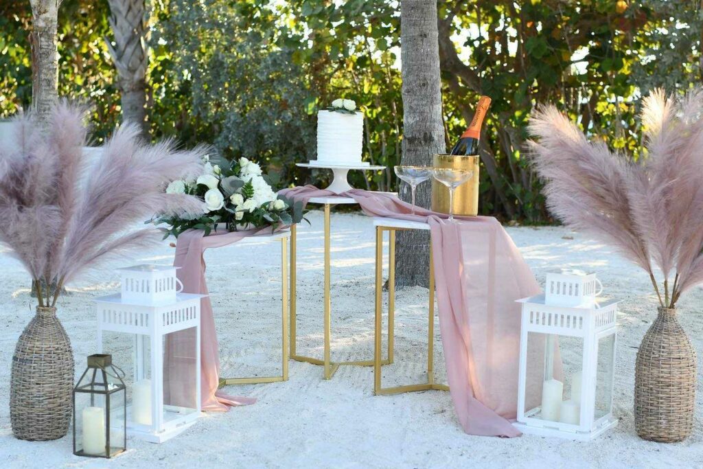 small wedding cake and décor ideas with lanterns