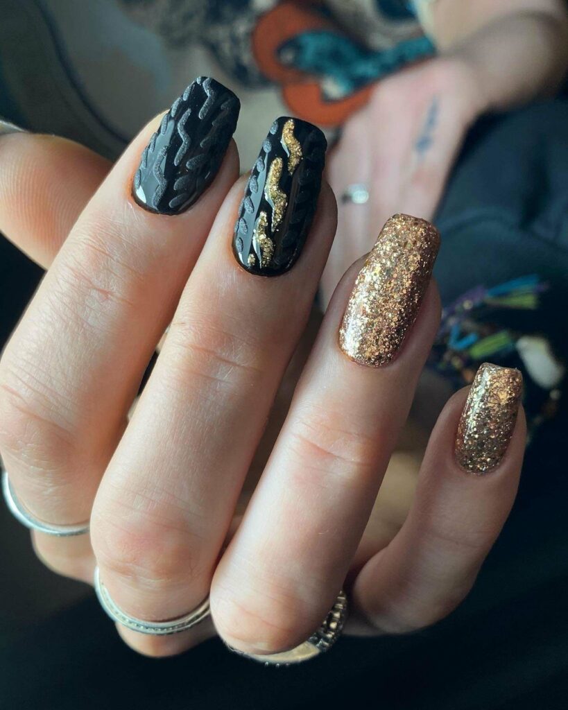 black and gold classy wedding nails design