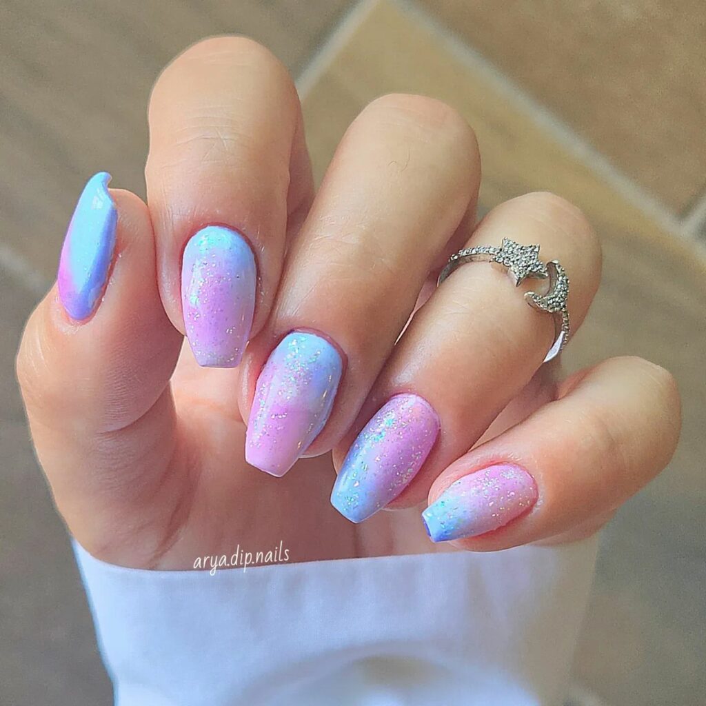 blue and purple classy ombre nails using eyeshadow
