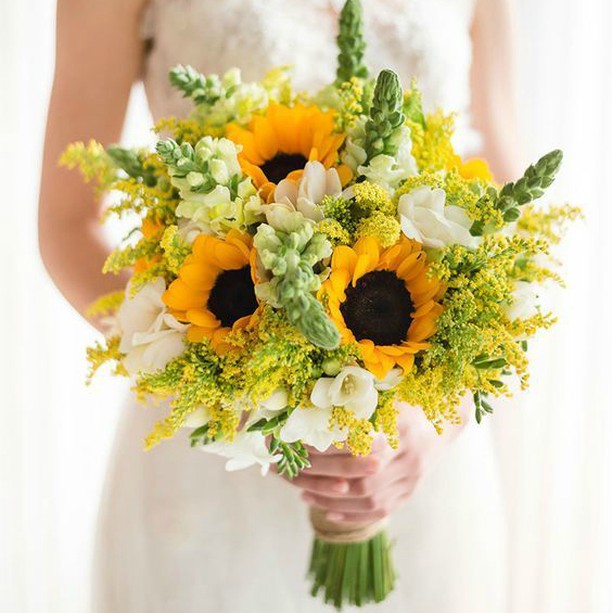 elegant yellow sunflower summer theme wedding bouquet