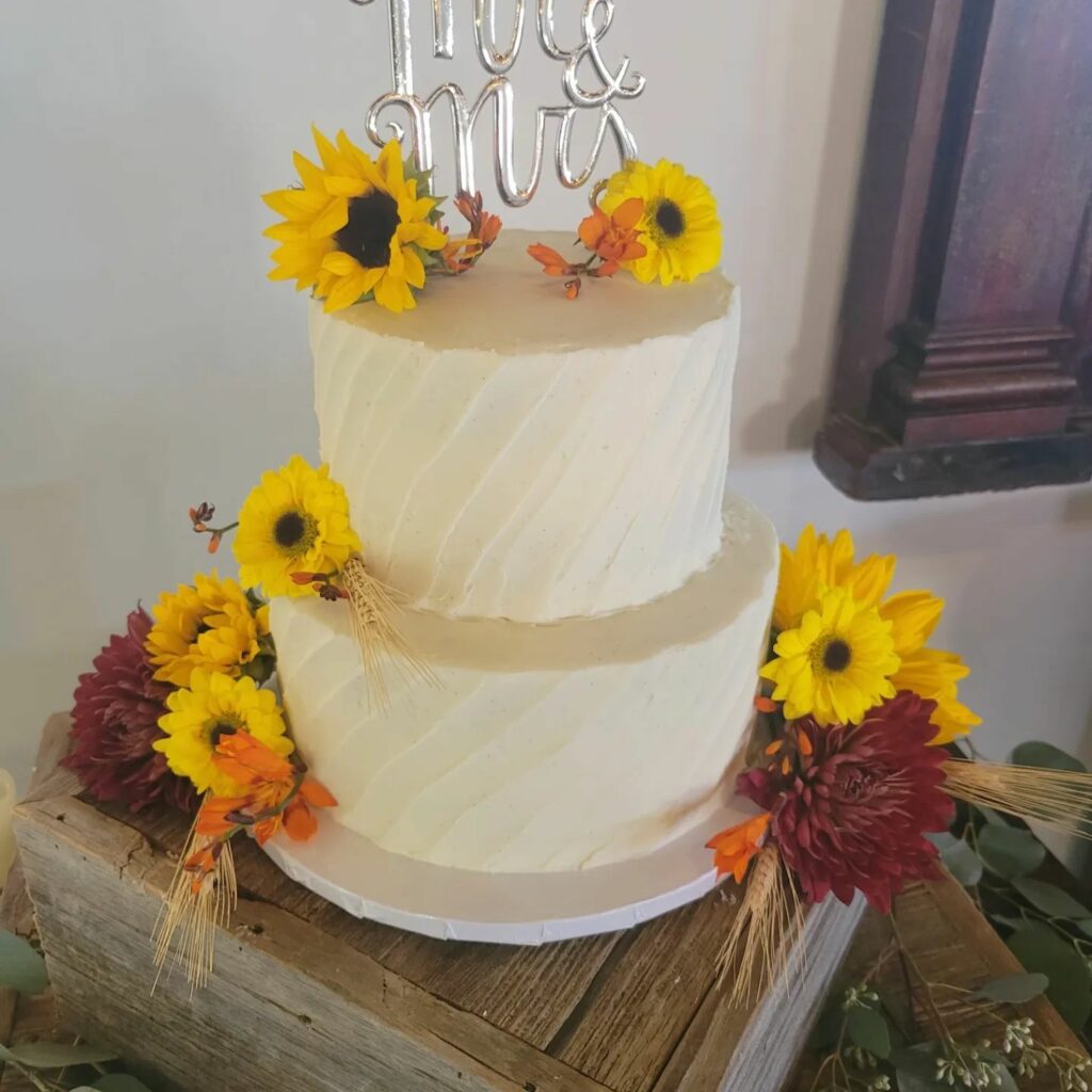fall wedding sunflower textured wedding cake