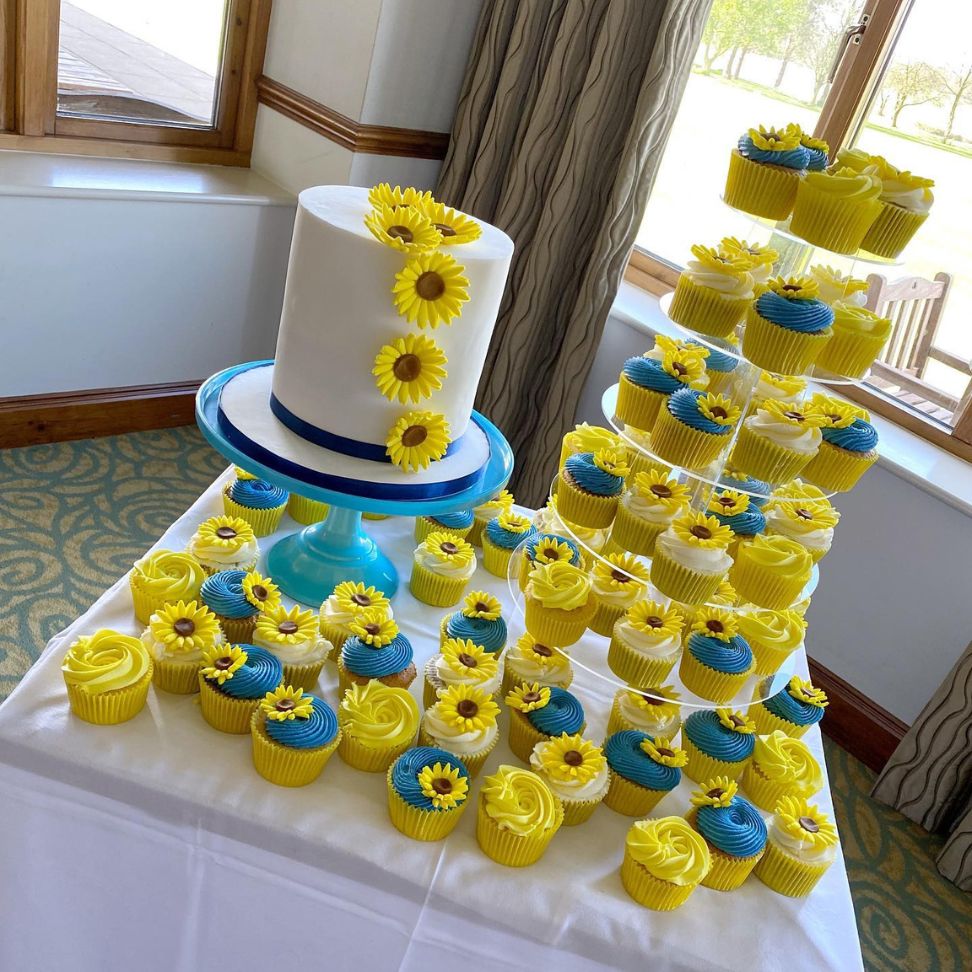 lemon and vanilla sunflower wedding cupcakes