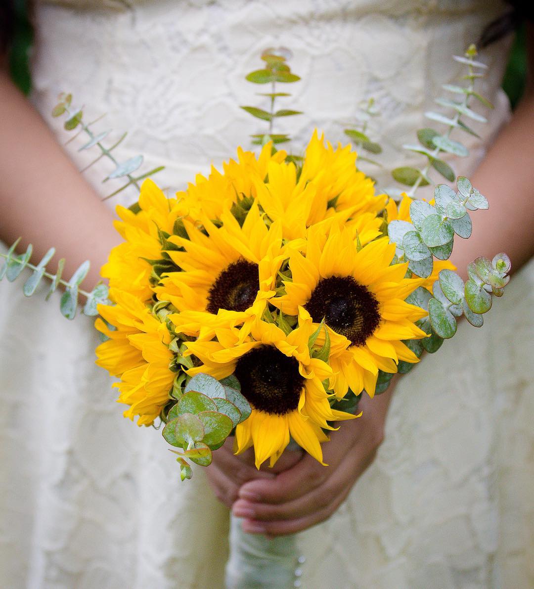 60  Beautiful Sunflower Wedding Bouquet Ideas