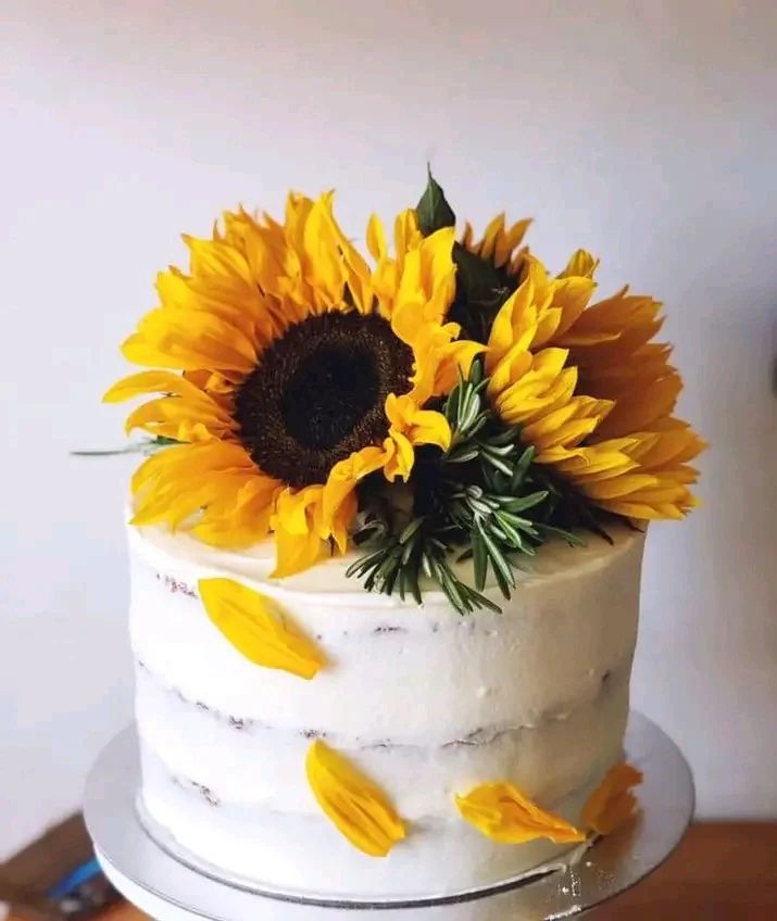 sunflower small wedding cake