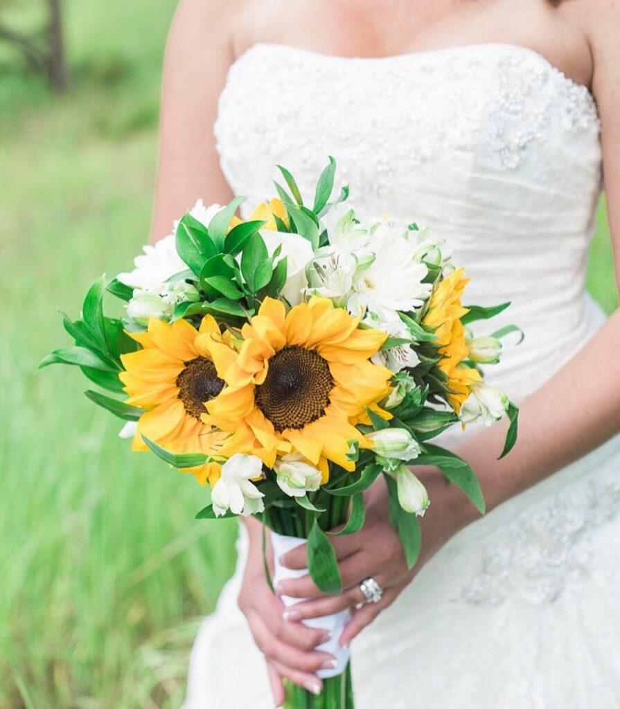 white and green sunflower minimalist wedding bouquet