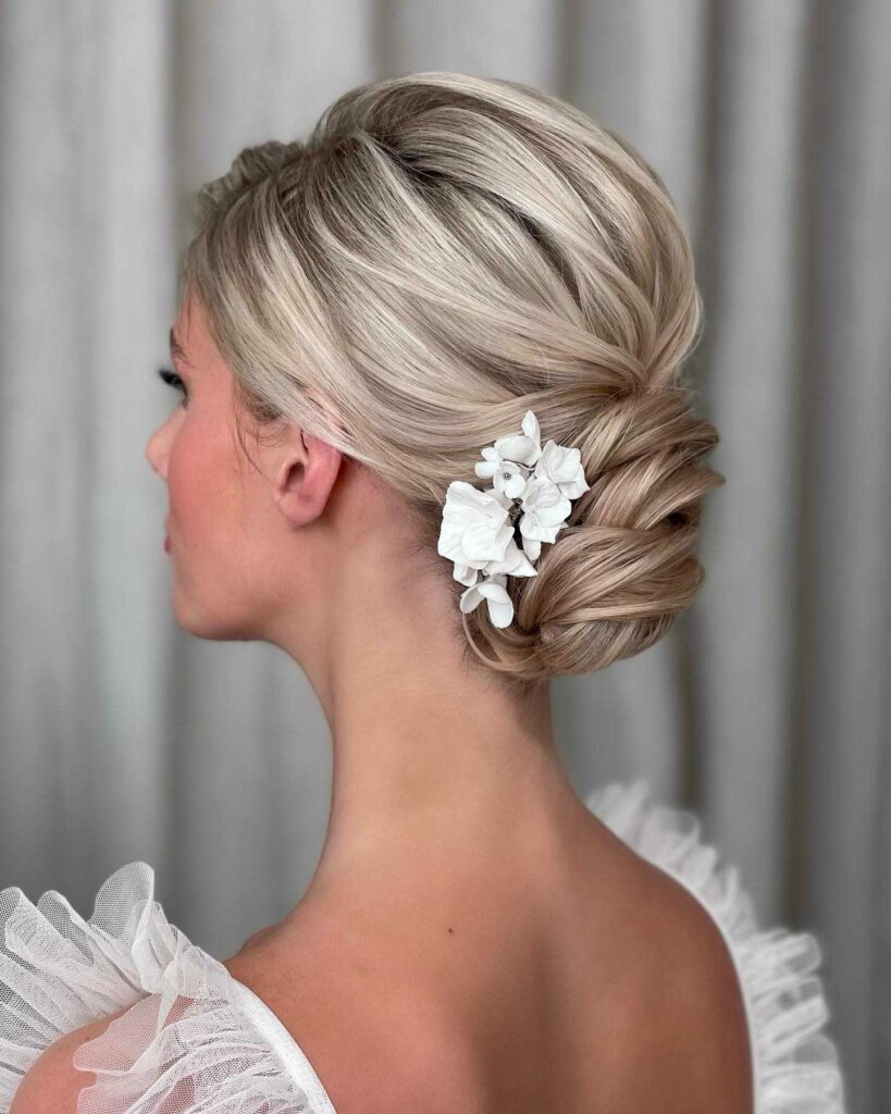 gorgeous floral adorn beach wedding hairstyle for thin straight hair