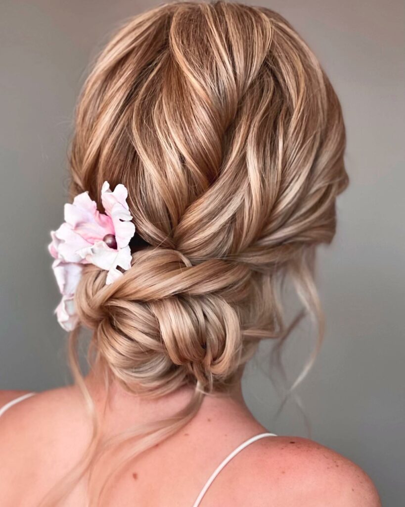 loose beach wedding hairstyle for boho bride with thin long hair