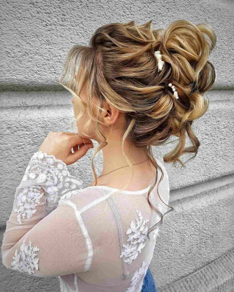 messy bridal hairstyle for long and thin hair