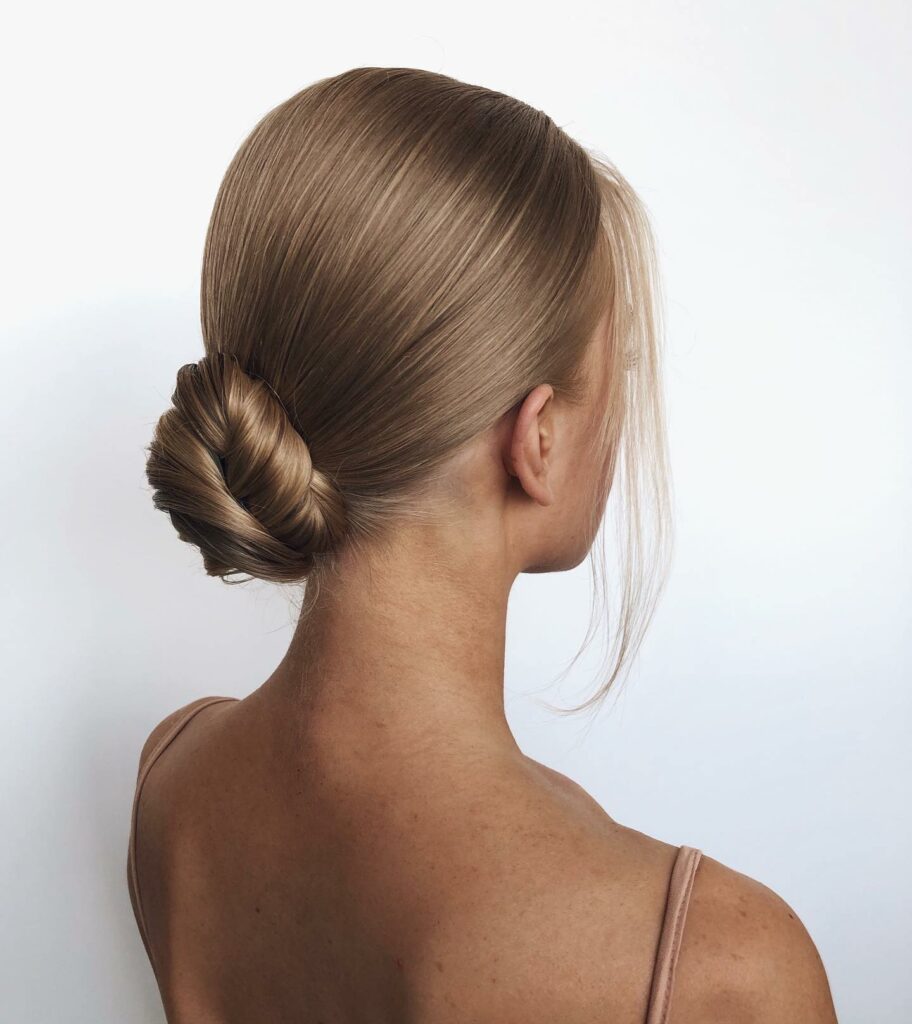simple wedding hairstyle with low bun for thin hair