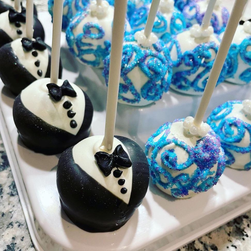 bride and groom cake pops with vanilla and chocolate inside