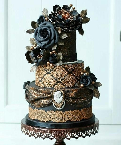 beautiful gothic Victorian wedding cake