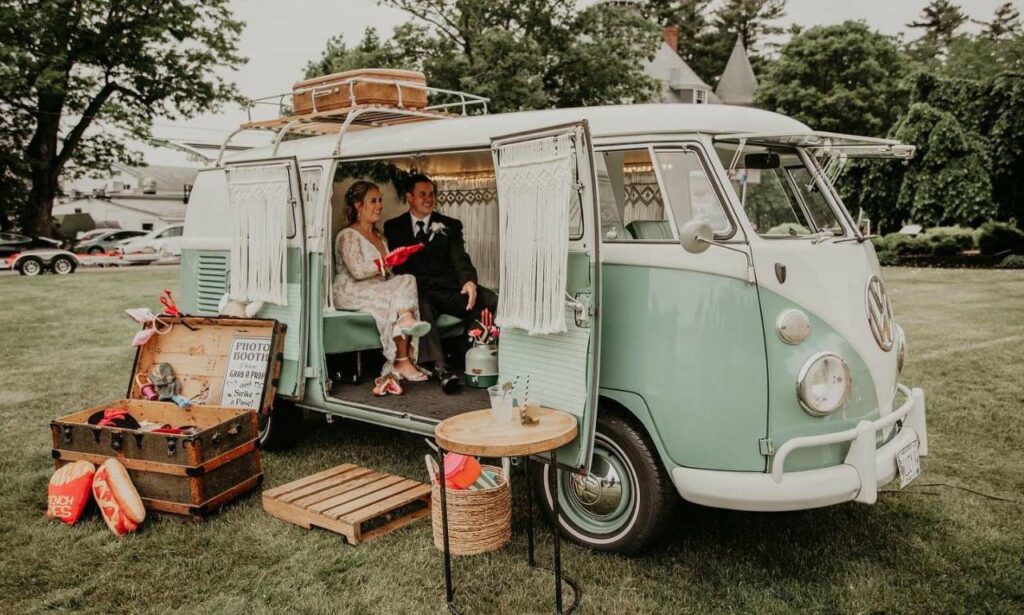get ideas for your wedding photo booth in the style of the classic Volkswagen