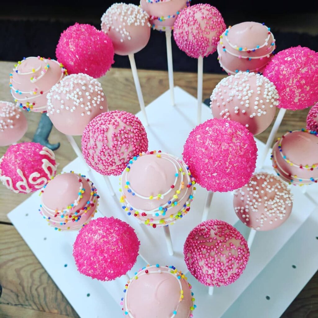 pink cake pops represent the sensitive beginnings of love in a delicate way