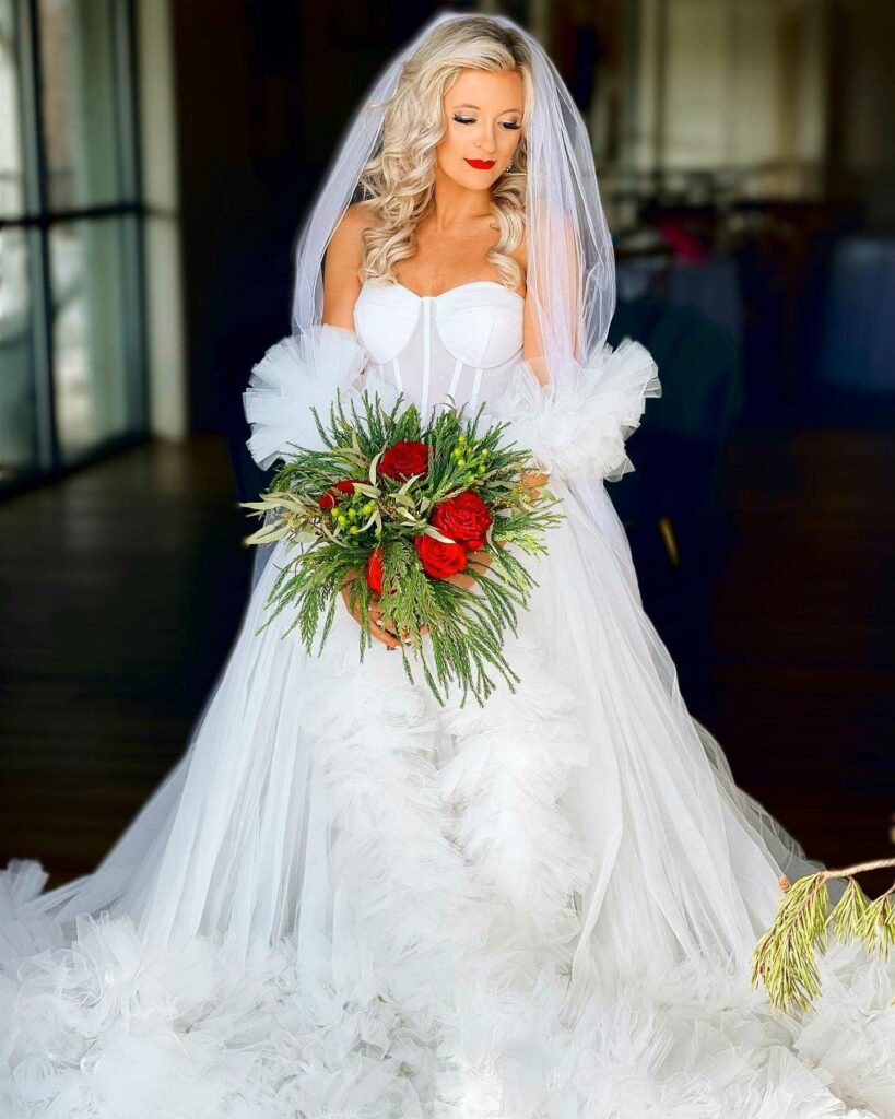 Christmas ballgown with red bouquet