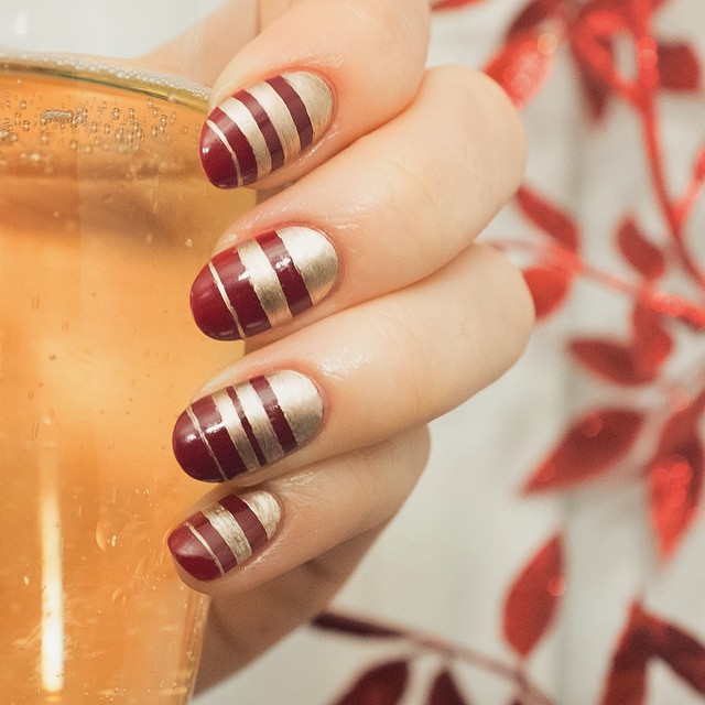 Crimson gleam Christmas wedding nail stripes