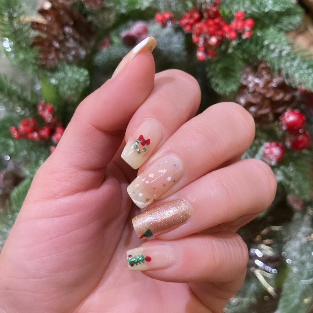 Holly jolly sparkle green and gold Christmas wedding nails