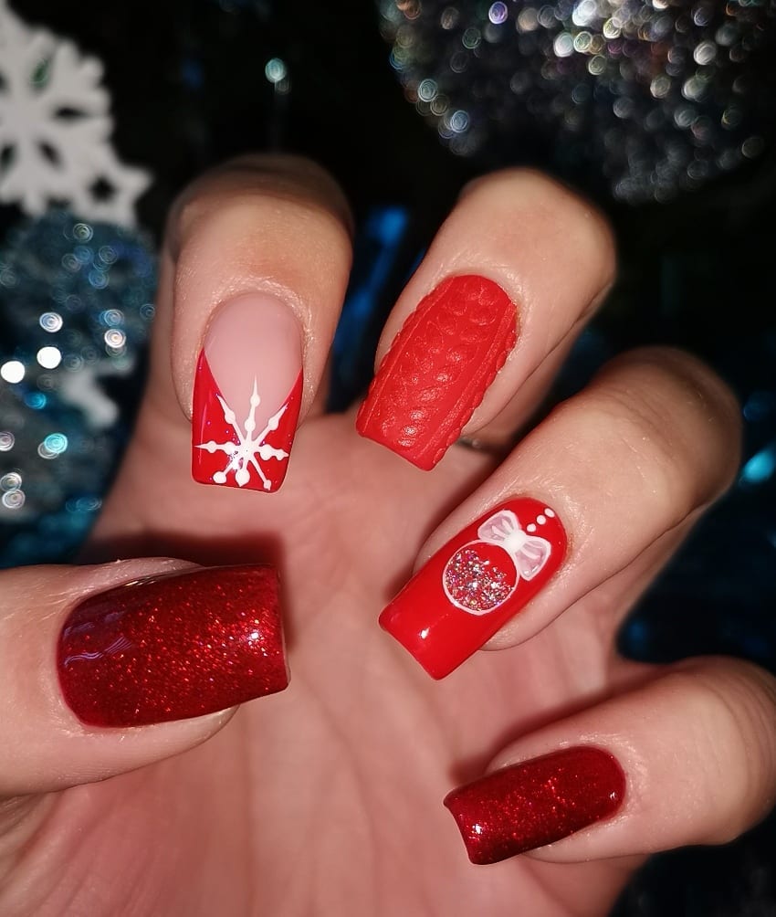 Twinkling crimson Christmas ornament nails