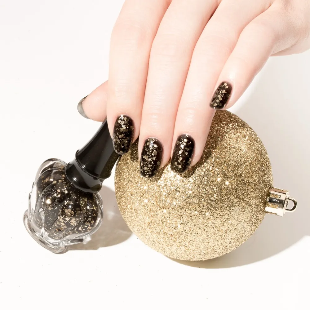 black and gold Christmas bridal nails