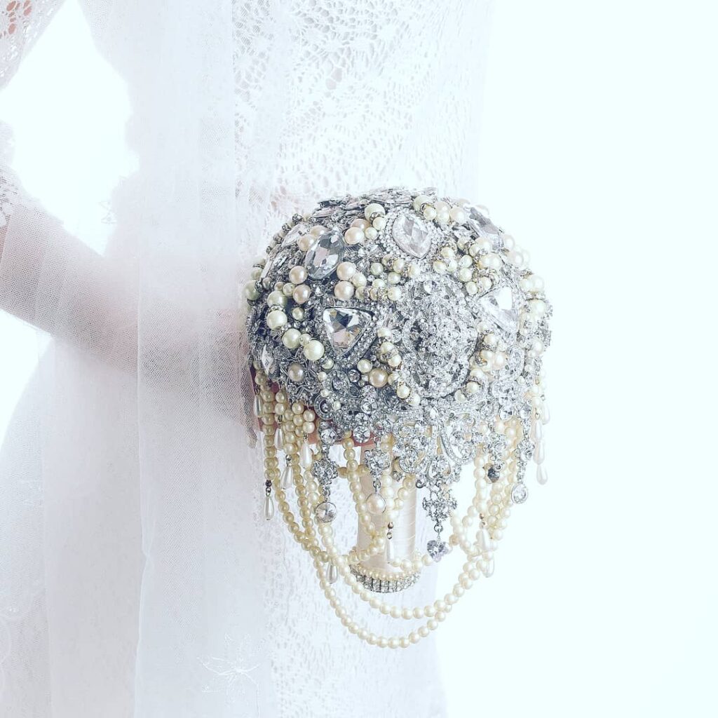 brooch vintage bouquet in silver pearl and crystal
