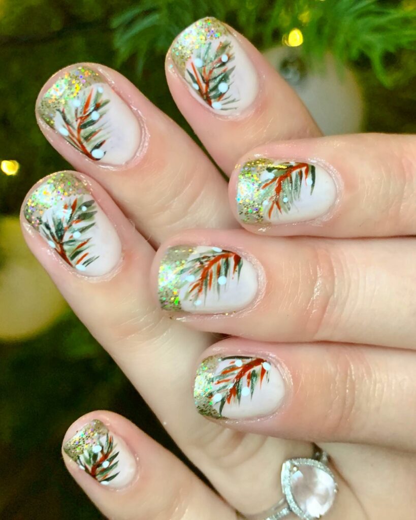 glittering red and green pine Christmas nails design