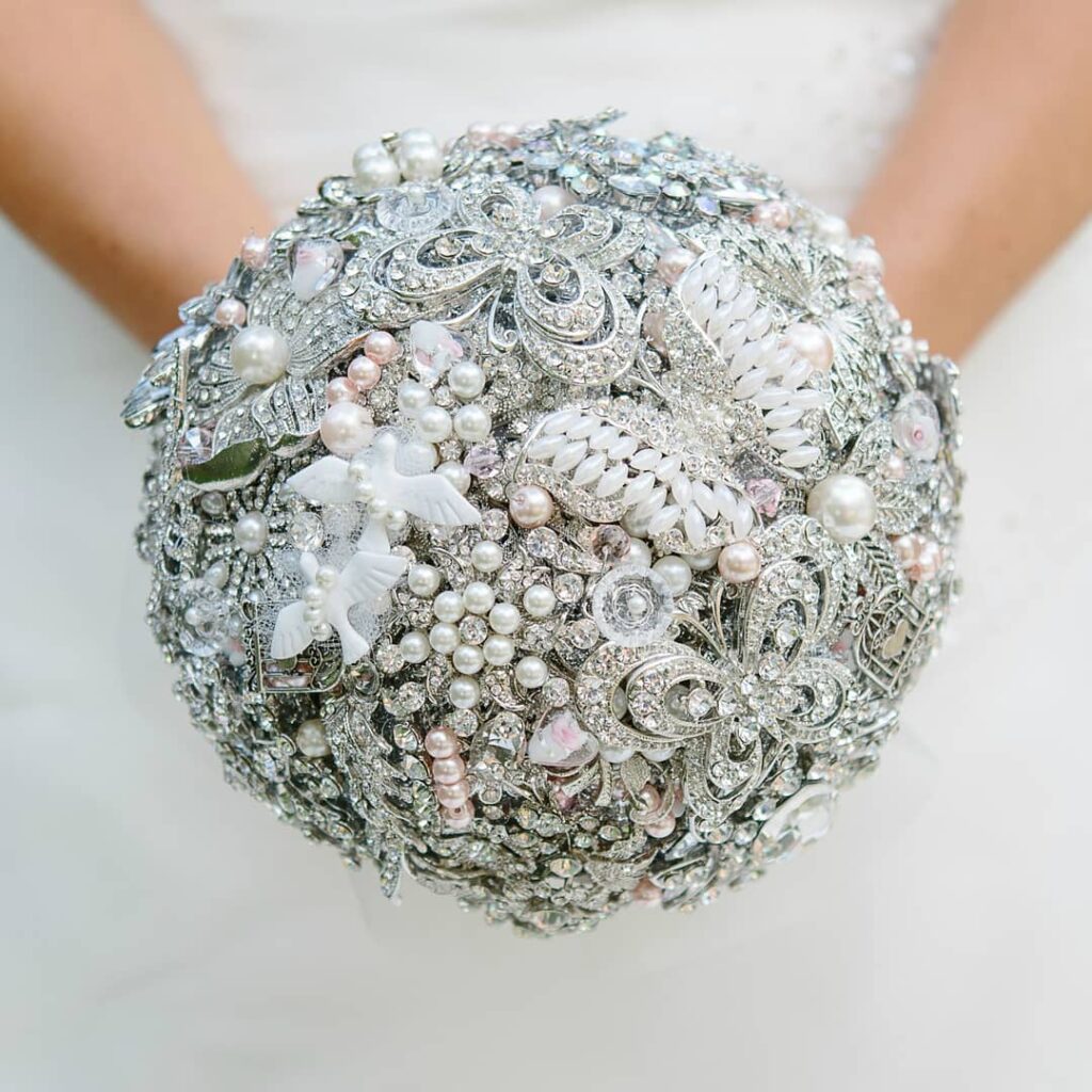 pearls and jewels brooch silver bouquet