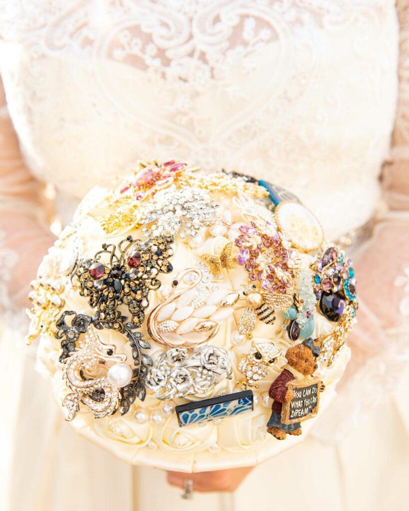 personlized golden and colorful brooch vintage bouquet