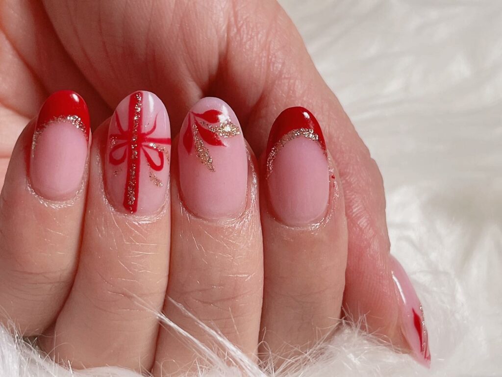 red and gold bow Christmas nude nails