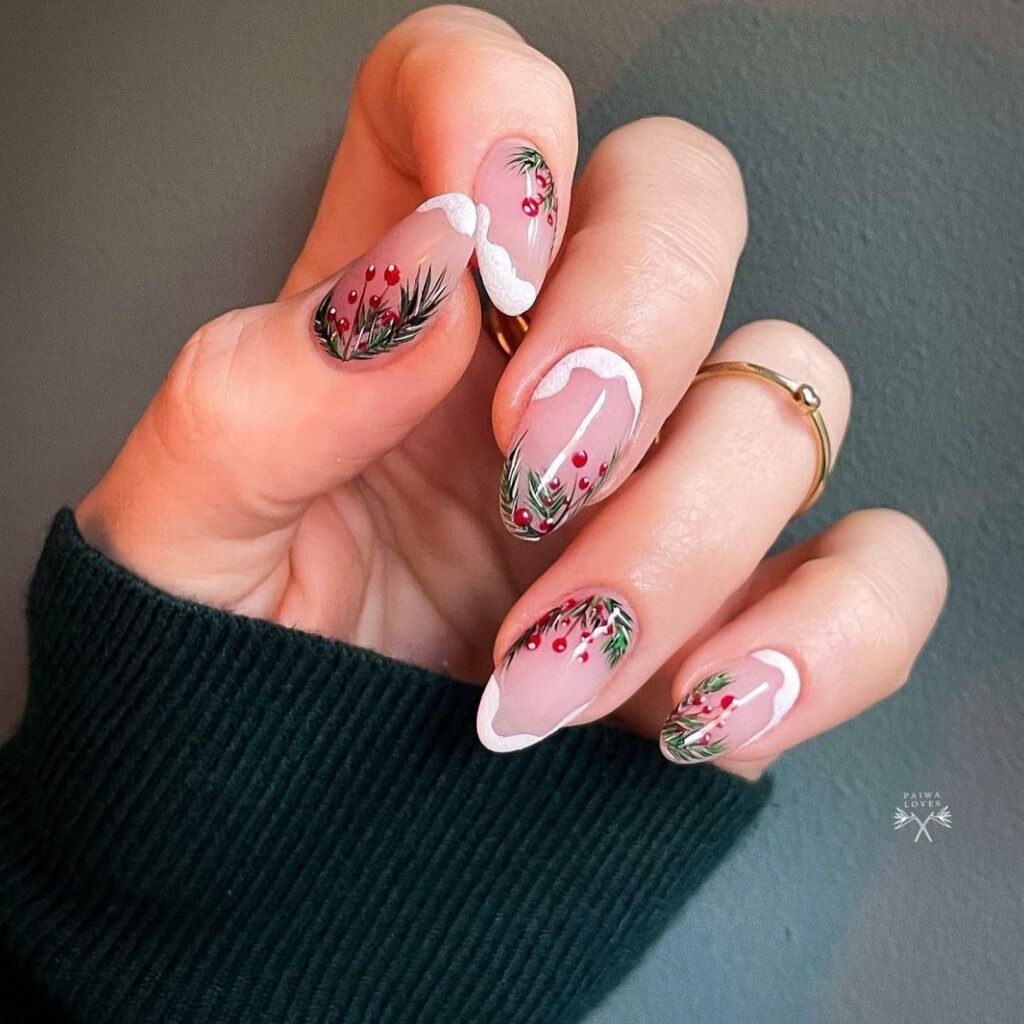 red and green leaves pattern Christmas simple nails art