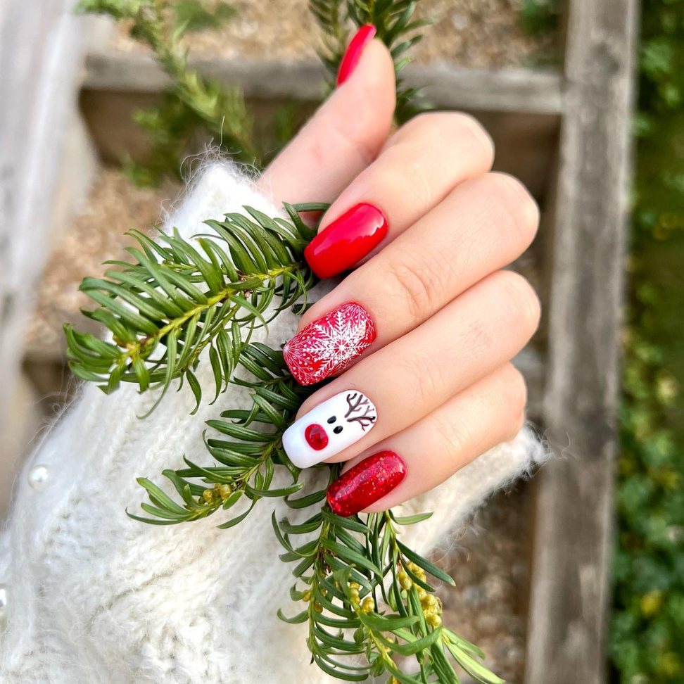 red and white Christmas theme winter nails art