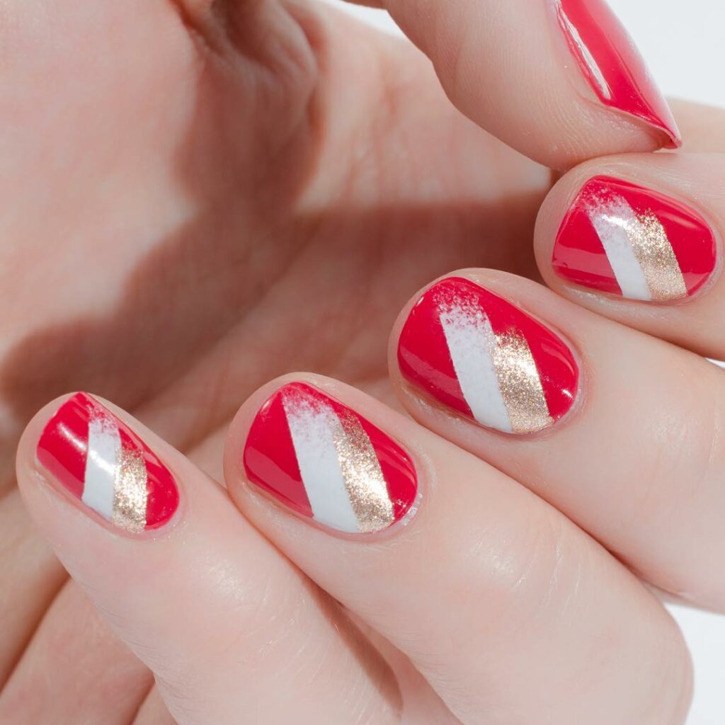 red white and gold sexy Christmas nails