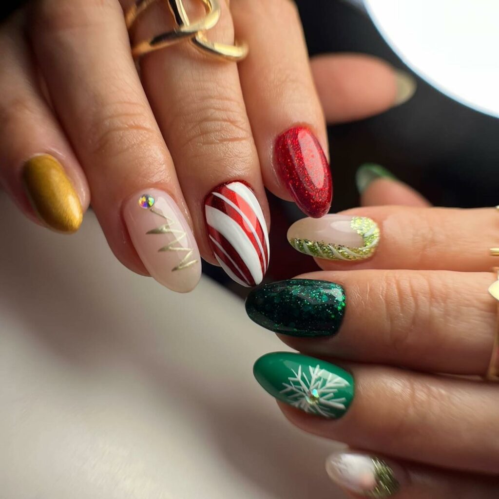 rich green and red tones Christmas nails with festive patterns and a luxurious touch of gold