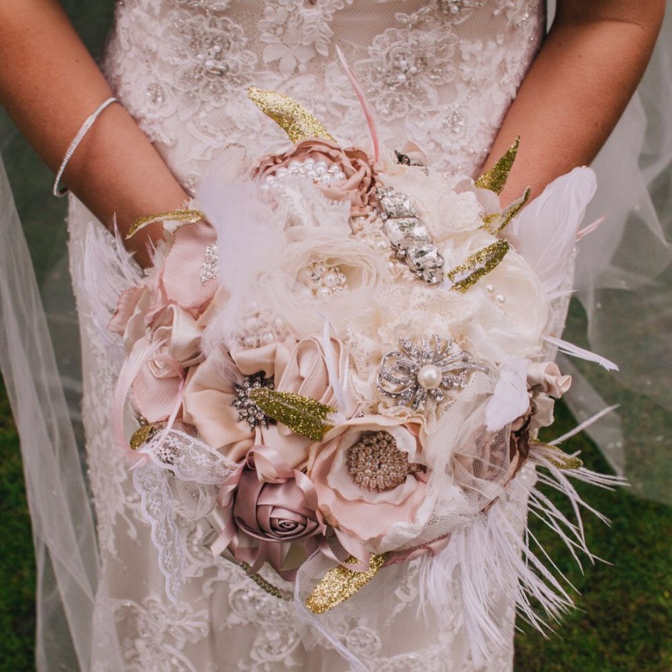simple and chic pink and white florals brooch bouquet