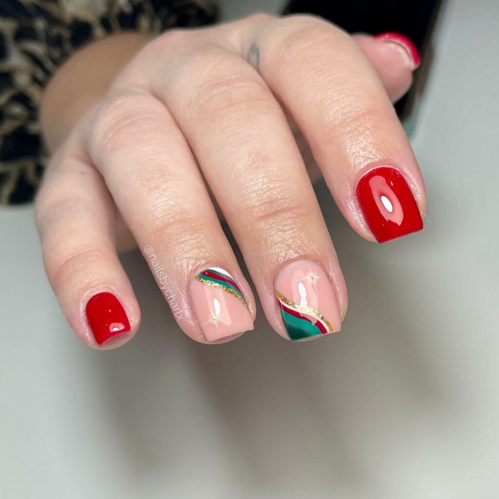 simple red and green short Christmas nail ideas