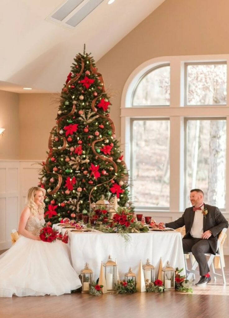 Red, Glitter Gold and White Christmas wedding colors