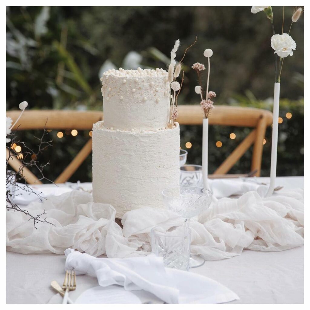 delicate pearl and natural texture artistic wedding cake