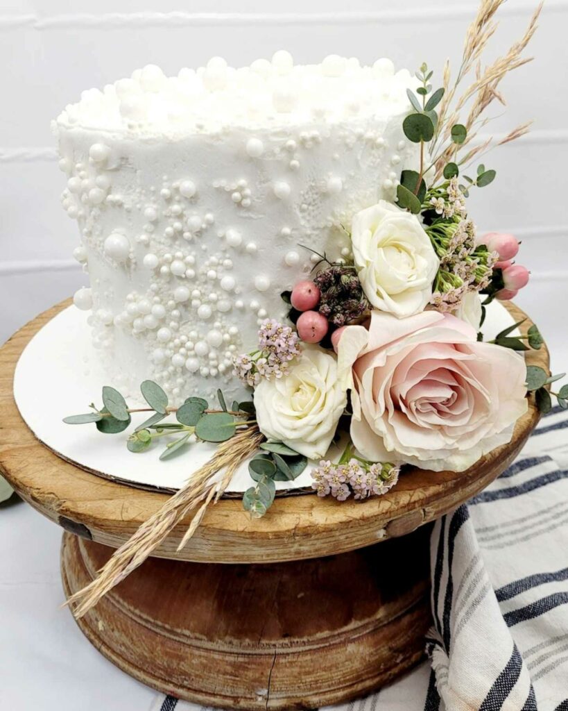 stunning pearl themed one tier wedding cake