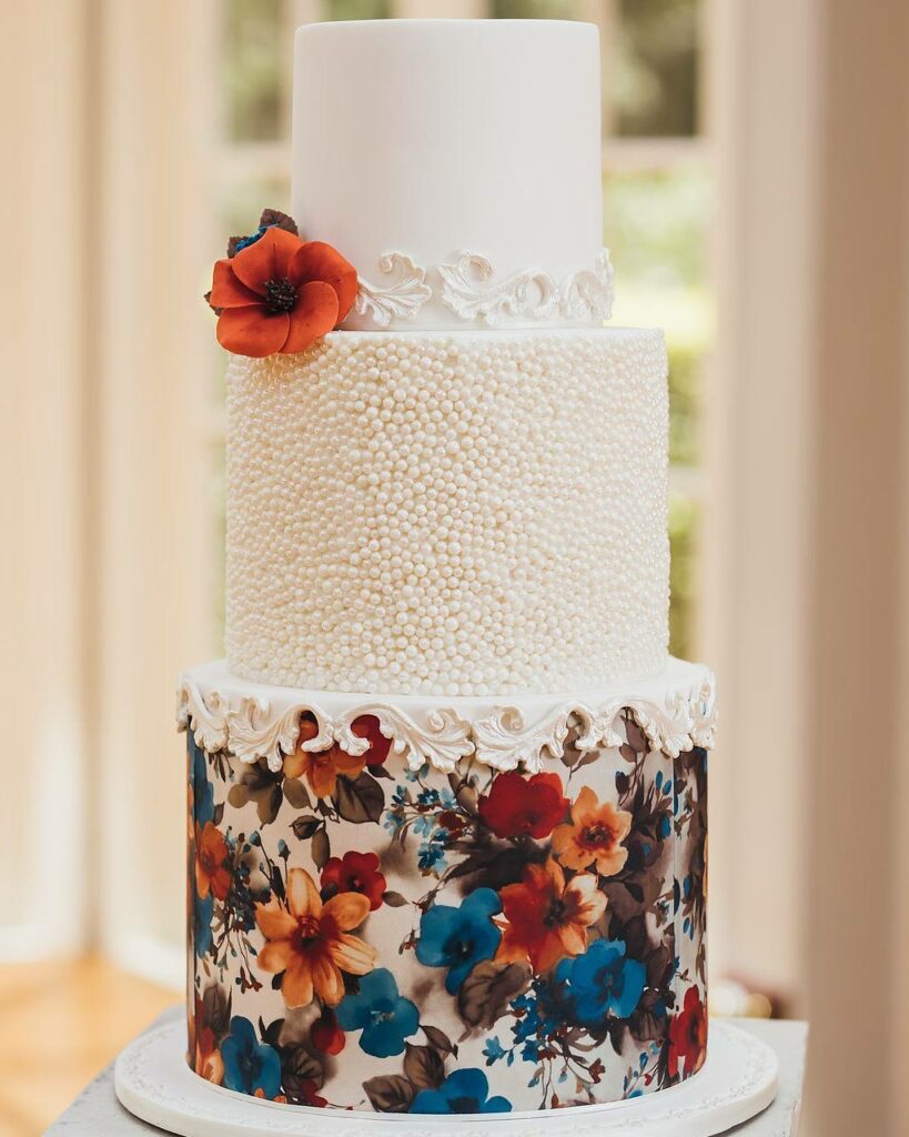 vibrant color with pearl texture wedding cake