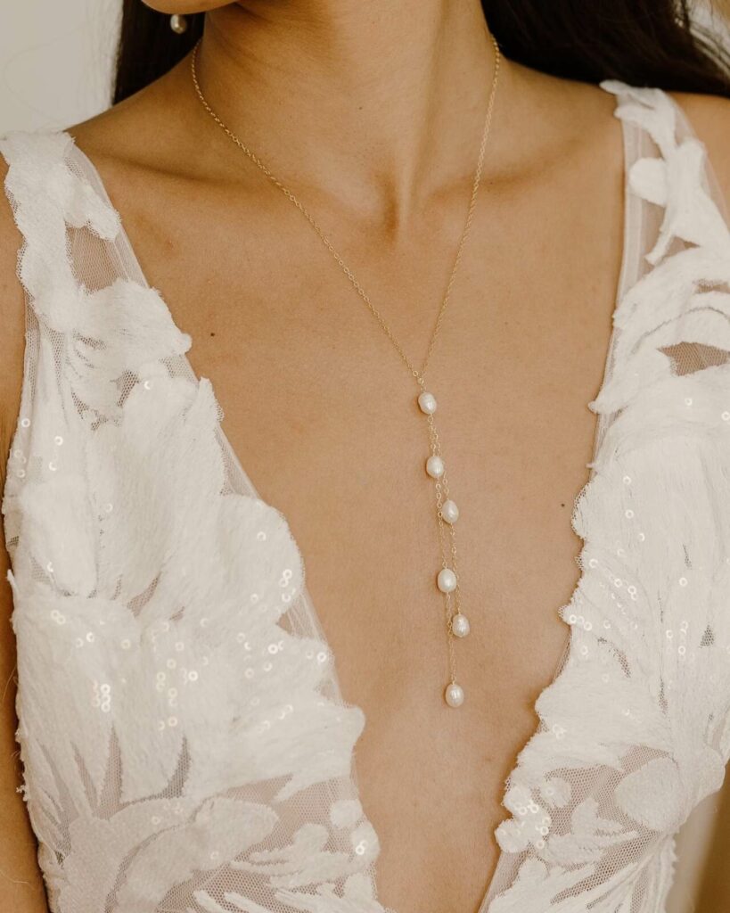 minimalist freshwater pearl drop bridal necklace