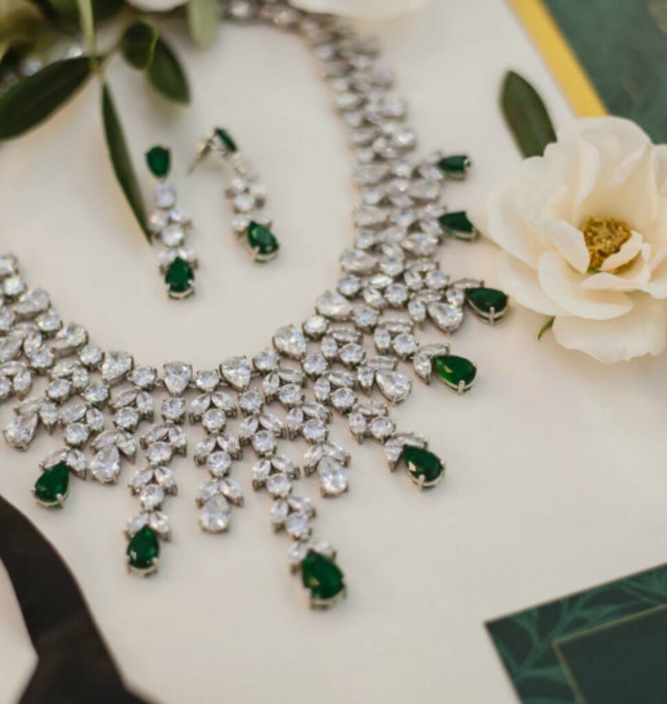 emerald green bridal necklace with gold accent