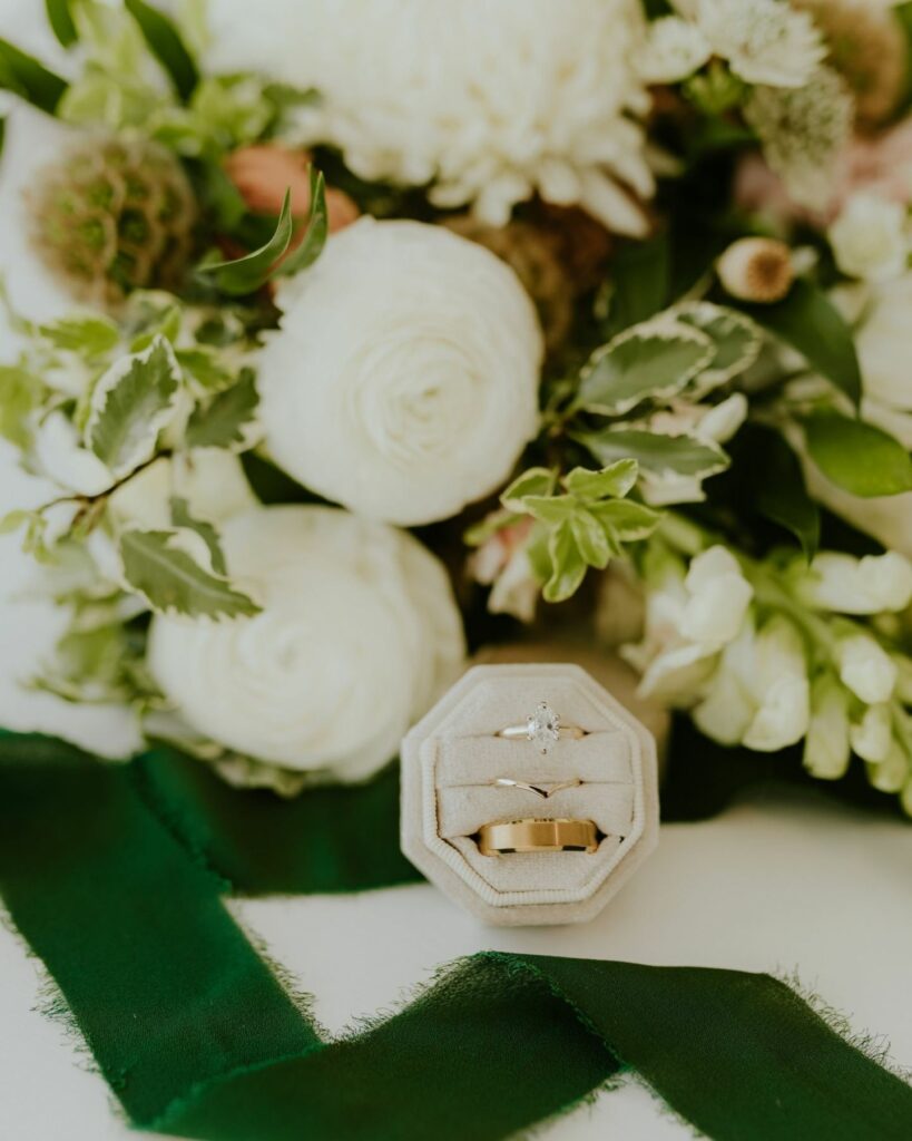 emerald green with gold ring wedding ideas