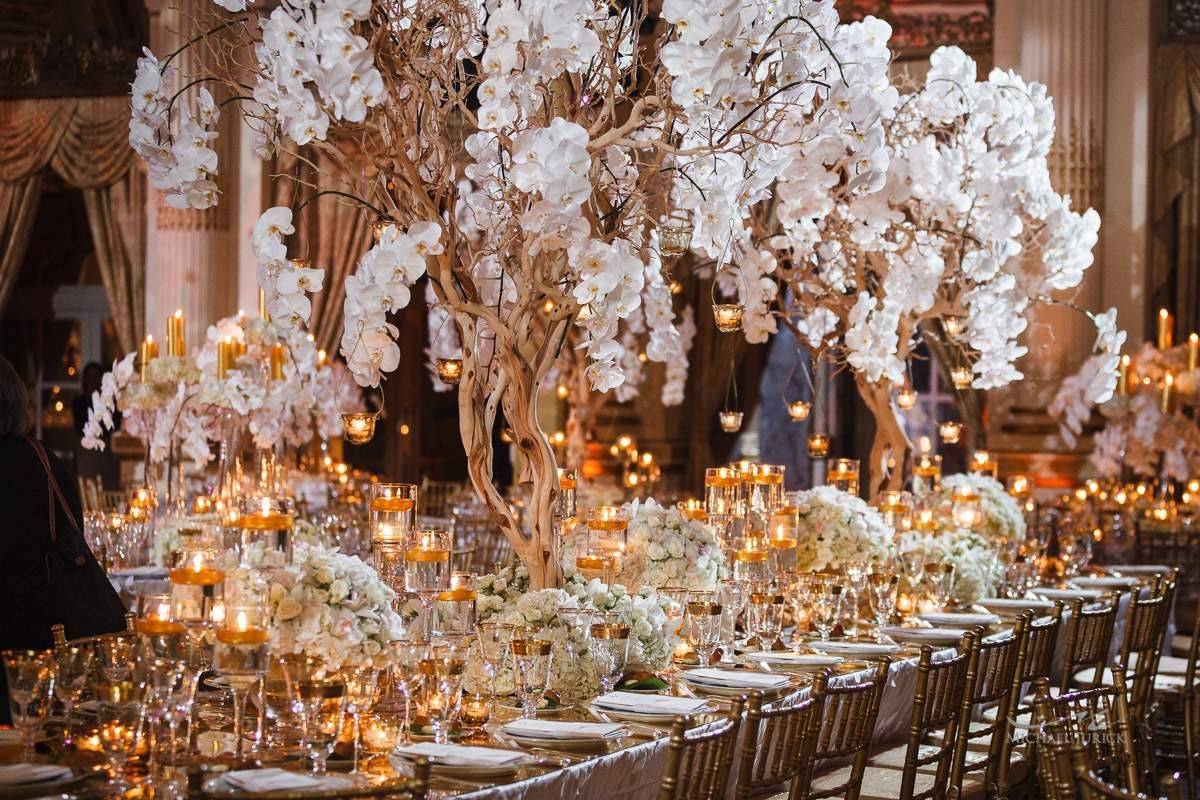 tealight and floating candles hanging wedding centerpiece ideas